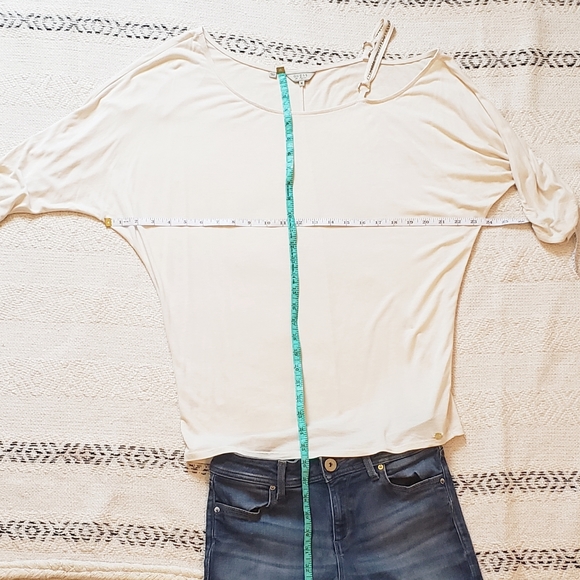 Guess Chain Cold Shoulder Cream Half Sleeve Top M - Picture 7 of 8